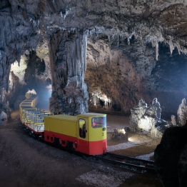 Doživetje pod zemljo: Postojnska jama